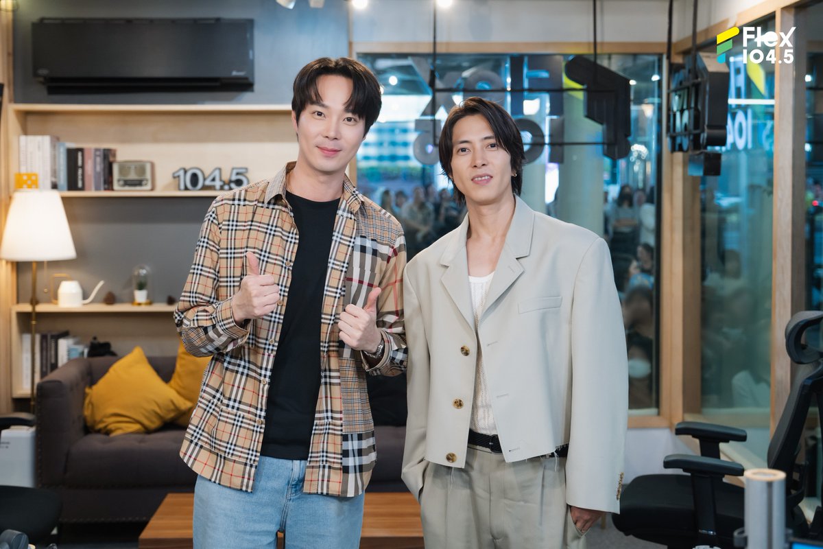 Flex_Connect's tweet photo. ย้อนภาพบรรยากาศความอบอุ่นในรายการ Flex Talk เมื่อวันพฤหัสบดีที่ 1 ต.ค. ที่ผ่านมา ได้ต้อนรับแขกรับเชิญสุดพิเศษ 𝐓𝐎𝐌𝐎𝐇𝐈𝐒𝐀 𝐘𝐀𝐌𝐀𝐒𝐇𝐈𝐓𝐀 มานั่งพูดคุย พร้อมอัปเดตงาน "TOMOHISA YAMASHITA TOUR 2026 DREAMING LIVE IN BANGKOK" ที่แฟน ๆ ชาวไทยรอคอย

✨ ห้ามพลาด ร่วมสร้างความทรงจำสุดพิเศษไปกับเขาในงาน "TOMOHISA YAMASHITA TOUR 2026 DREAMING LIVE IN BANGKOK"
🗓 วันเสาร์ที่ 19 ธันวาคมนี้ ที่ Union Hall
⏰ 2 รอบการแสดง เวลา 14.00 น. และ 19.00 น.
บัตรมีจำหน่ายแล้วที่ ThaiTicketMajor อย่าลืมมาเจอกันนะคะ ❤️

📌ดูรายการ Flex Talk ย้อนหลังได้ทาง YouTube : FlexConnect
https://t.co/A2aePmvG45

@Tomohisanine @tomosfam
.
#Flex1045xยามะพี
#山下智久 #DREAMING
#TOMOHISAYAMASHITA #ยามะพี
#FlexTalk #FlexConnect #Flex1045