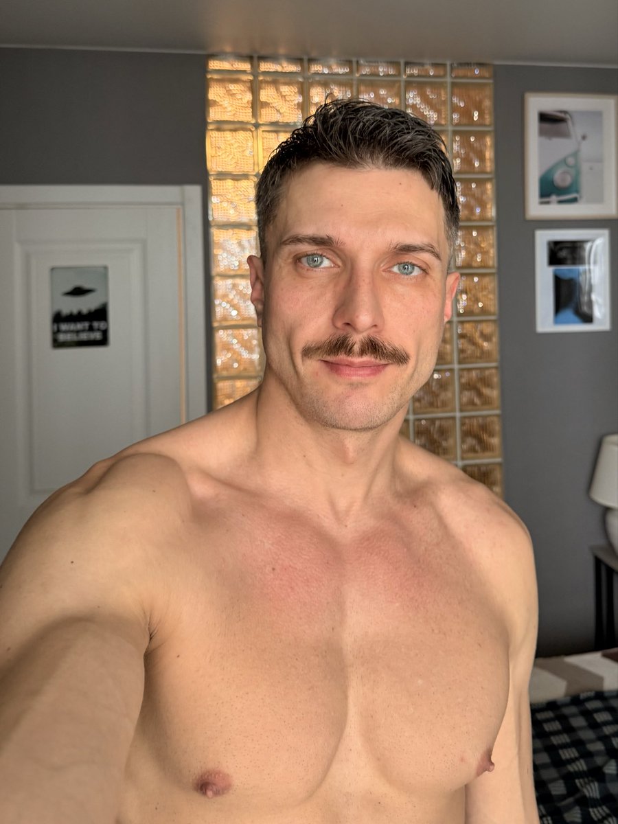 artigerov's tweet photo. How do you like my new haircut? https://t.co/luXN2PppoB