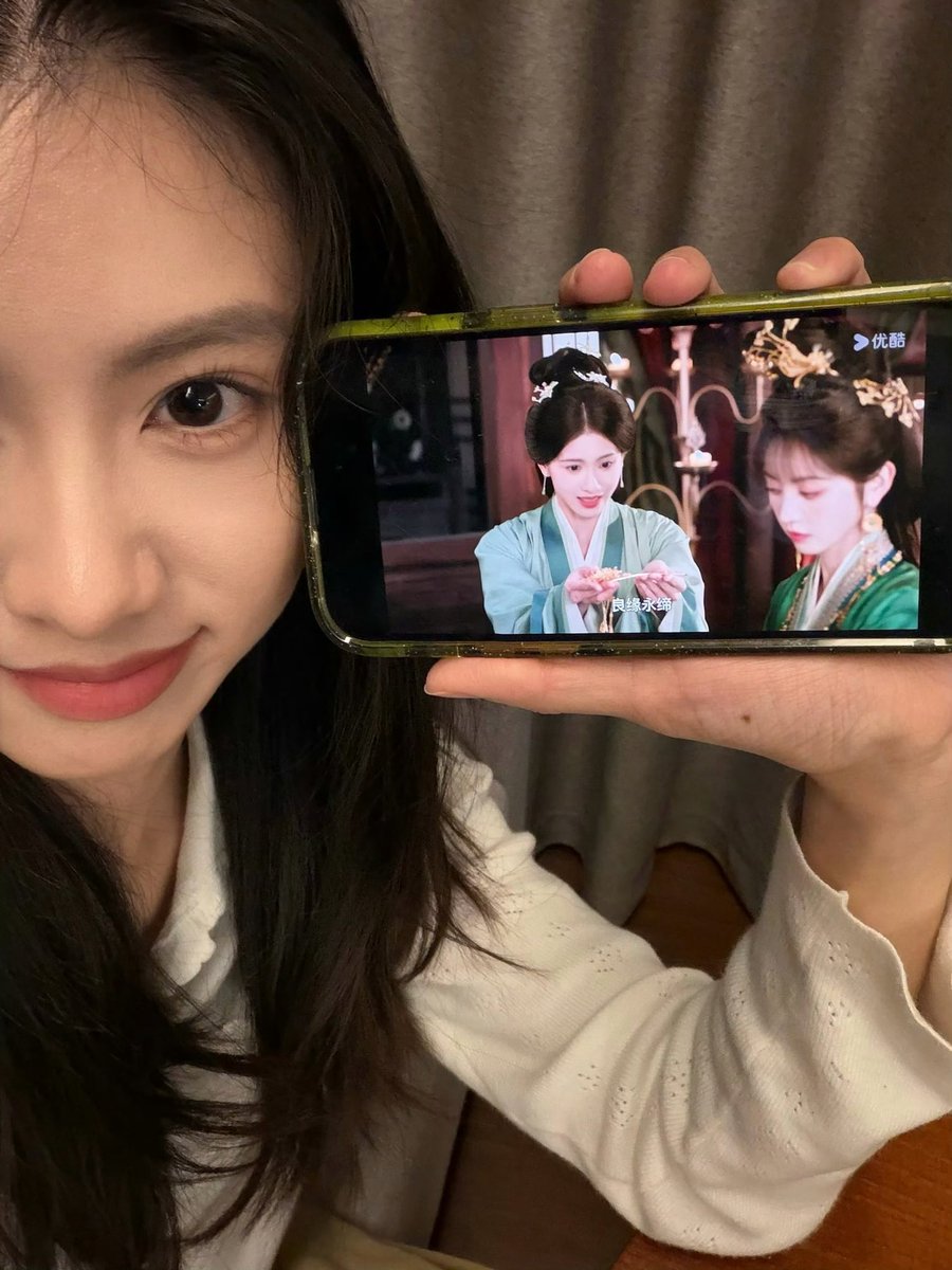 70520qq's tweet photo. 군아 가금채 시청인증 하는거 졸커ㅜㅜ https://t.co/NT4a5CzTSk