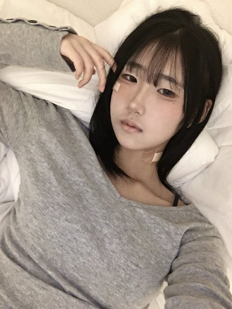 ixu_04's tweet photo. 누울래? #트친 https://t.co/To3lA6yt36