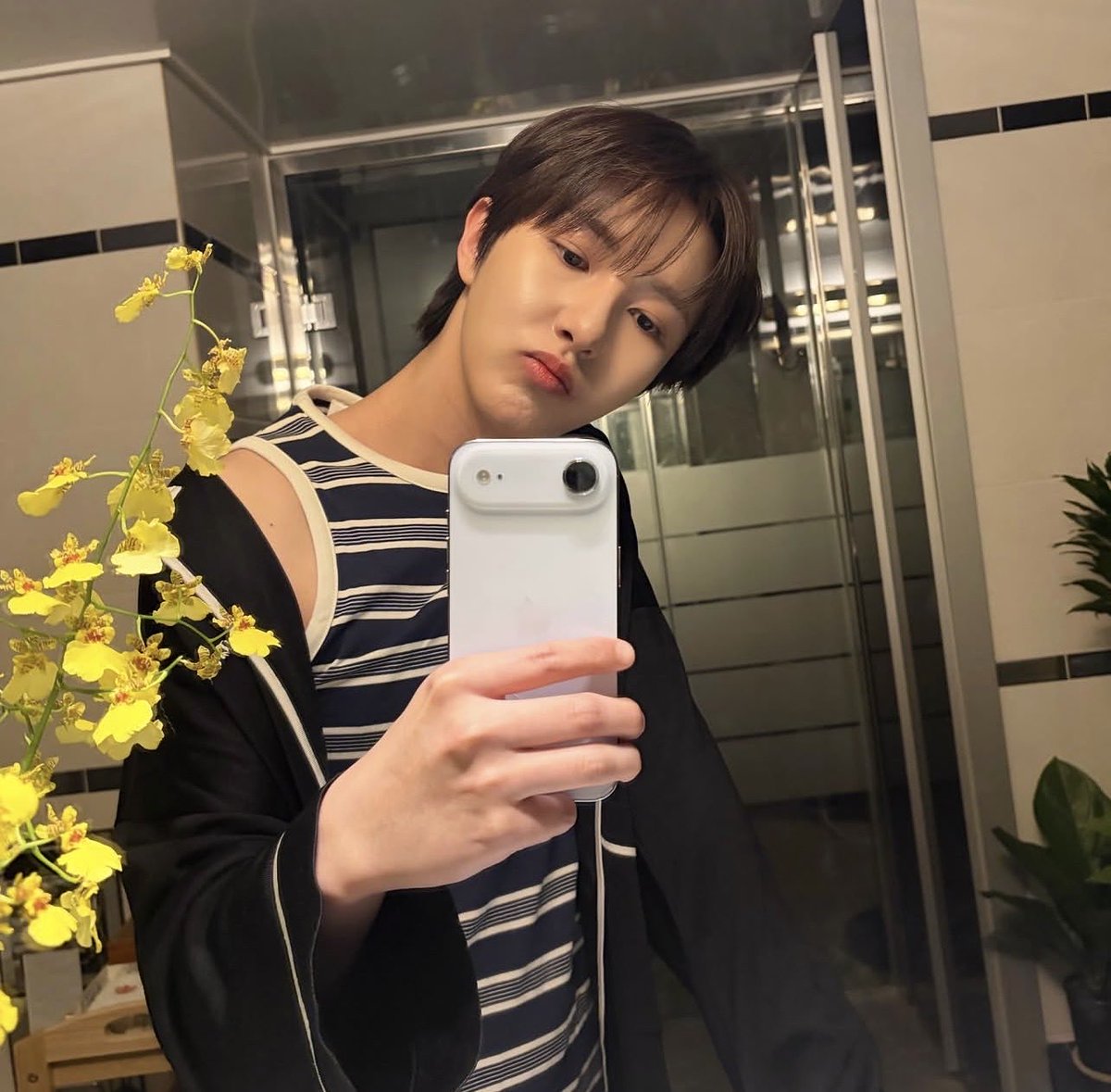 HRJFEED's tweet photo. #renjun instagram update 

🌼 https://t.co/zsrY3JjSdd