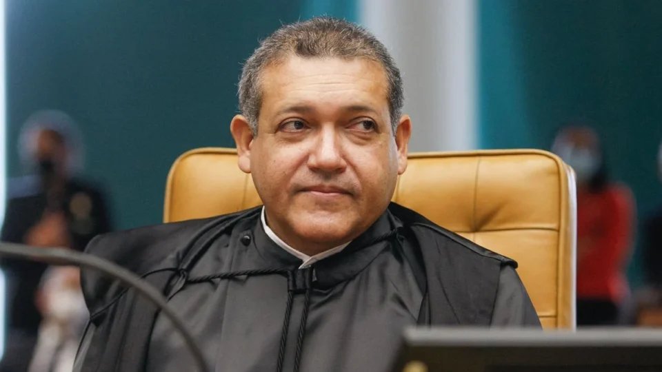 Be_neviani's tweet photo. Nina Lemos: 
Kassio Nunes foi cúmplice de crimes sexuais contra mulheres praticados por Epstein brasileiro? 
Precisamos saber quais poderosos da esfera pública se envolveram com tráfico humano, trabalho sexual escravo e pedofilia
@ninalemos 

https://t.co/KOHxuWc7Cn https://t.co/vgW47rrS2m