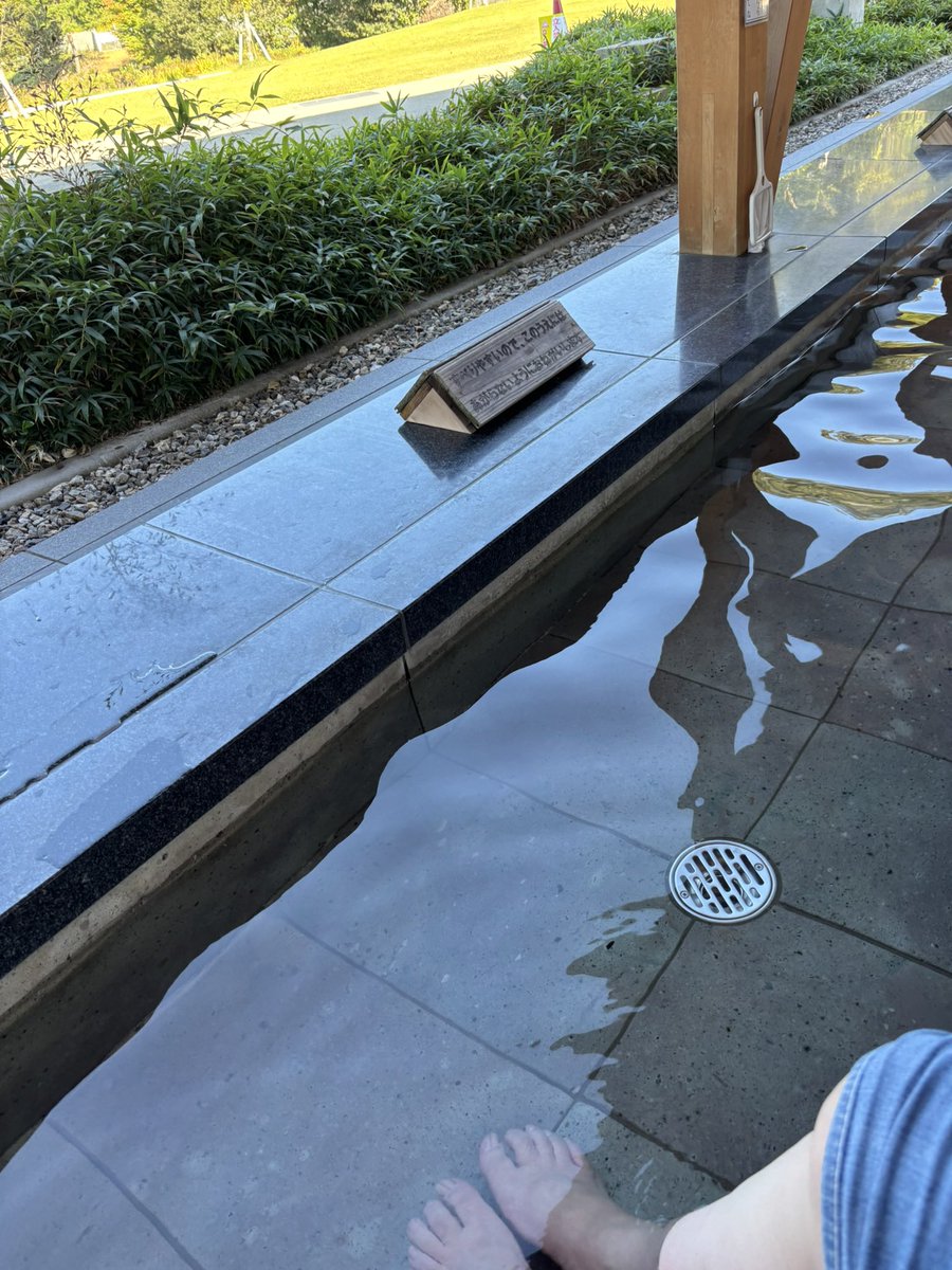 menchikan24's tweet photo. 足湯巡り　
粟津温泉　めちゃ熱いけど　お気に入り
辰口温泉は温く感じてしまう。 https://t.co/NgdACfZIPR