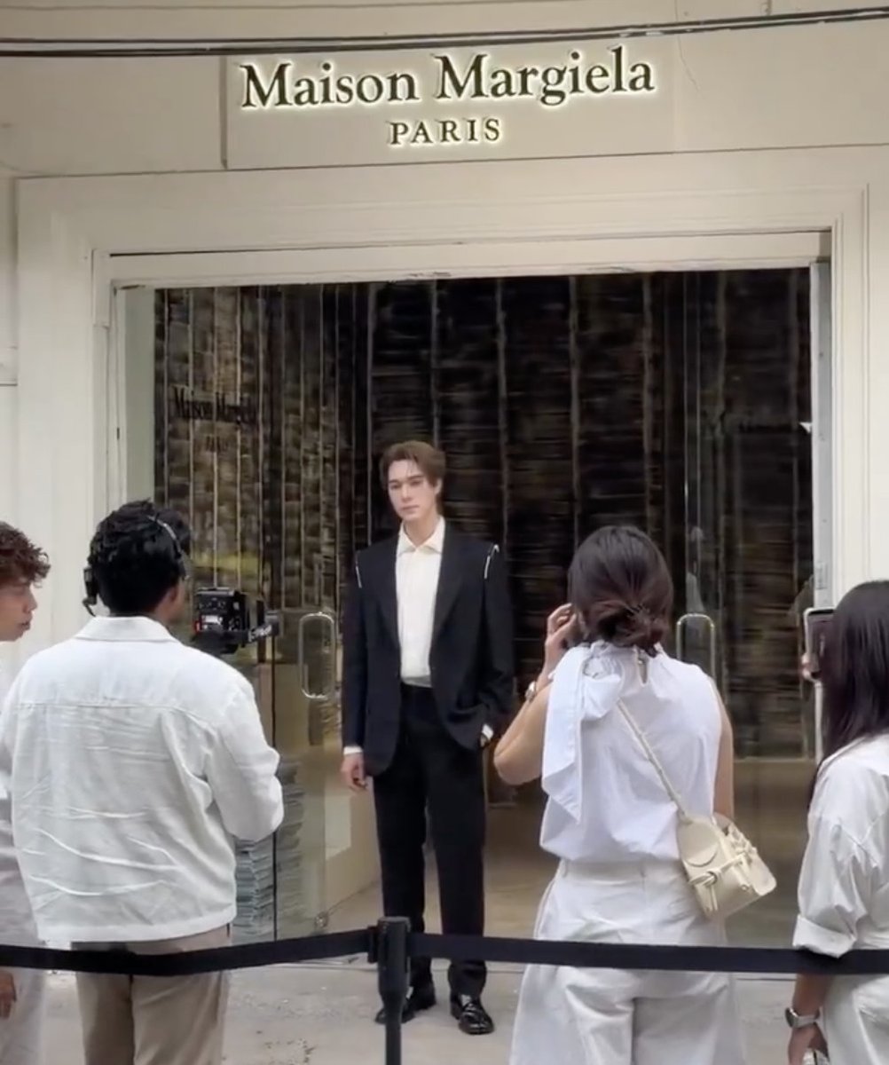 urreejk97's tweet photo. นานิกับป้าย Maison Margiela ยังขลังเสมอ ที่ของนิจริง ๆ อะ 🌟 

NANI SCENTED MEMORIES

#MaisonMargielaFragrancesXNani #MaisonMargielaFragrances
#HouseOfMemories #hirunkit_ https://t.co/dgN4Gx4LBZ