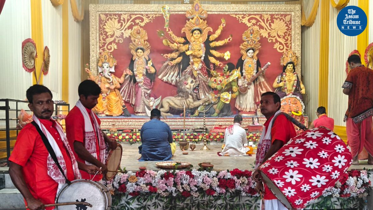 assamtribuneoff's tweet photo. #InPics | A glimpse of the vibrant Durga Puja pandals in Pandu, Guwahati, as the city comes alive in festive spirit.
#DurgaPuja #Guwahati #TheAssamTribune https://t.co/Fpm8nvM8fn