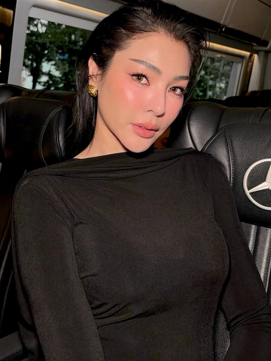 rheeaaqila's tweet photo. @TripleclickTH Faye looks divine 🌻✨ 

#FayePeraya #PATRICKTA #PatrickTaBeauty #SephoraThailand https://t.co/G0XKHBdhIk