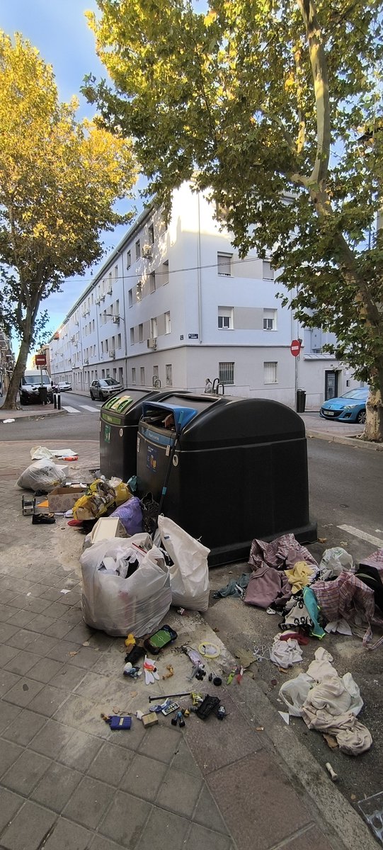 cuentocositass's tweet photo. En mi barrio no hay acampada y mira como lo tienes @IdiazAyuso https://t.co/oBm7rUqJSd