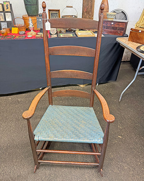 AntiqueDigest's tweet photo. At the Deerfield Antique Show: This Shaker rocking chair appears in "Shaker Style" (1995) by John S. Bowman. Steve Evans of Maynard, Massachusetts, asked $1250 for it https://t.co/Fh7TXahm2C #antiques #antique #Shaker #vintage #furniture #rockingchair #chair #antiqueshow #show https://t.co/USI0DET7co