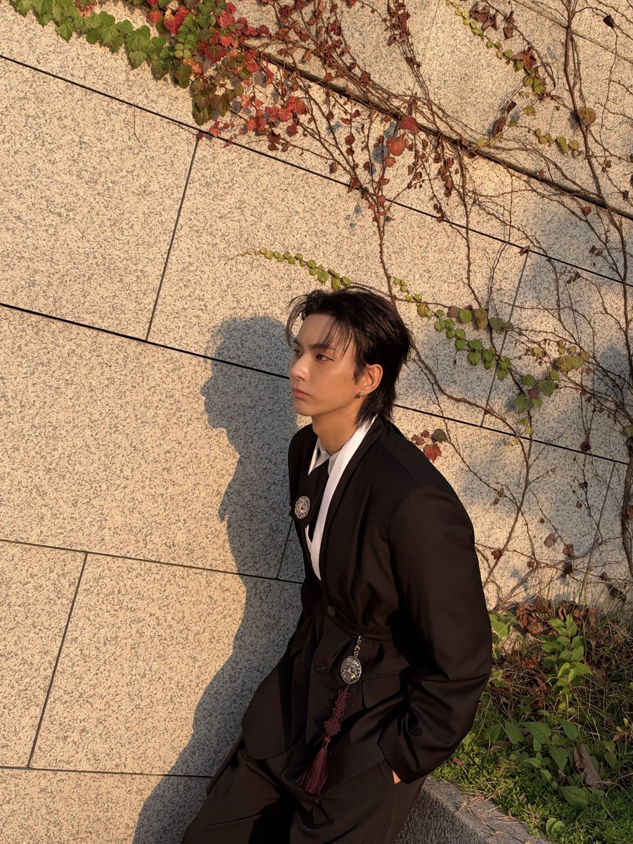 XH_official's tweet photo. 뮤뱅 완료💜

#XdinaryHeroes 
#Ode #오드 https://t.co/O5mlfkA06e
