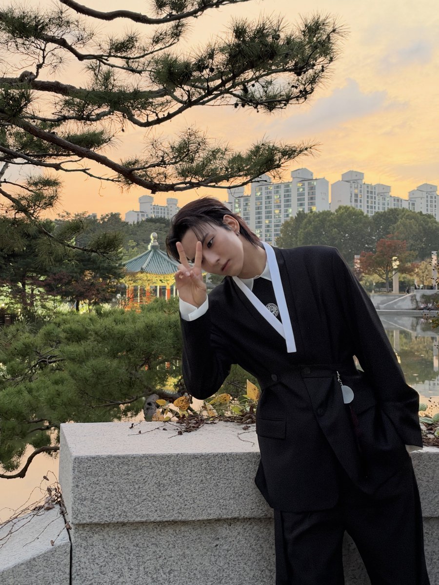 XH_official's tweet photo. 뮤뱅 완료💜

#XdinaryHeroes 
#Ode #오드 https://t.co/O5mlfkA06e