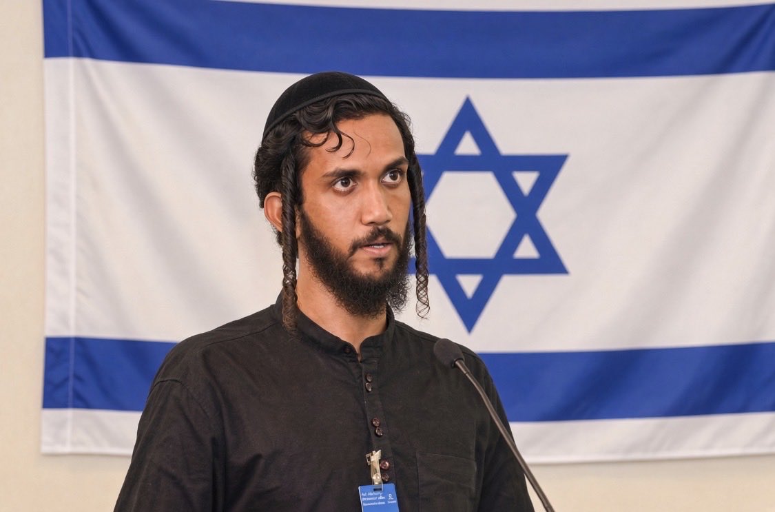 HKurusee's tweet photo. All Jews worldwide are eligible for Israeli citizenship under Israel's Law of Return. It grants them the right to immigrate to Israel and obtain citizenship. It was designed to encourage and facilitate Jewish immigration to build the population and maintain the Jewish character of the state. Some Maldivians are also eligible for Israeli citizenship.