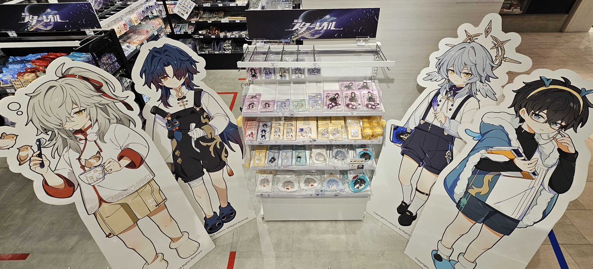 fantasyShinjuku's tweet photo. 《商品情報》
#スタレ #崩壊スターレイル
10月17日(土)発売商品の店内の様子です🔍

⚠️購入制限がある商品もございます⚠️
数に限りがありますので、売り切れの際はご了承ください。 
※【 #一番くじ キン肉マン 超人血盟軍 】の回数制限はお1人様"5回"を予定しております(並び直し可)。

また、当日の混雑状況や販売状況等により、予告なく購入制限および販売方法を変更する場合がございますので、あらかじめご了承ください。

明日の営業時間は10時30分～20時となっております。

新宿店へのご来店お待ちしております🚃𓈒𓂂𓏸

(ツリーに続きます↓↓↓)