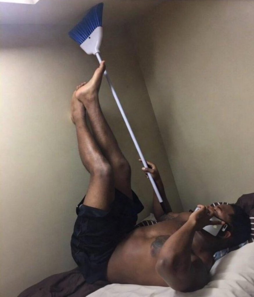 thatwereyy's tweet photo. Omo dis bro healing go long o 😟 https://t.co/BRO2bOae9R