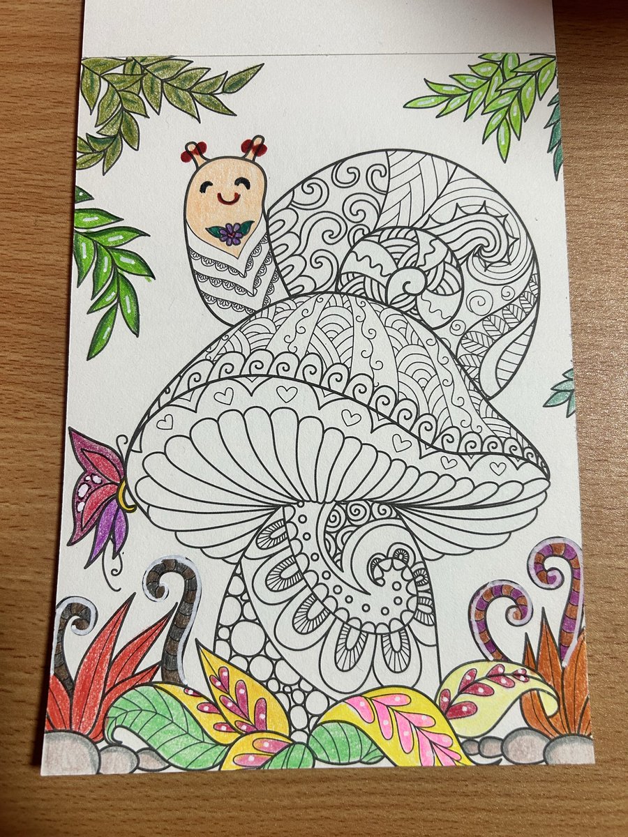 mikan12002's tweet photo. 塗り絵🌈11枚目✒️
色鉛筆のおまけで付いてた塗り絵のカタツムリ🐌ちゃんが気になってたから塗り始めました(*^^*)
色鉛筆とちょこっとペン使用🐧
 #塗り絵 #大人の塗り絵 #趣味 https://t.co/qE59scs7Y6