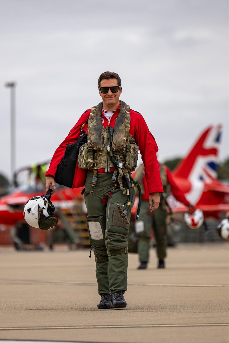 rafredarrows's tweet photo. A record-breaking Red 1 is among three pilots saying farewell after the 2026 display season.

Wing Commander Jon Bond said leading the Royal Air Force Aerobatic Team had been the “greatest honour” of his career.

Read the full story here:

https://t.co/apyb1nLs9P

#RedArrows https://t.co/K4Hhbn5Ni4