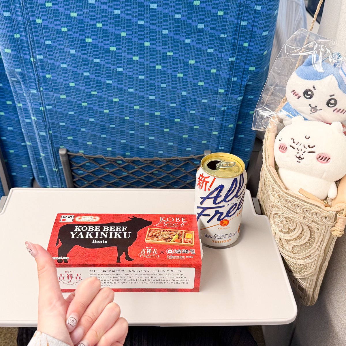 gemiko_voice's tweet photo. 神戸に行ってきた
滞在時間6時間弱でも最高の旅でーす
55120個買って帰りまーす！ https://t.co/io8vbxcloo