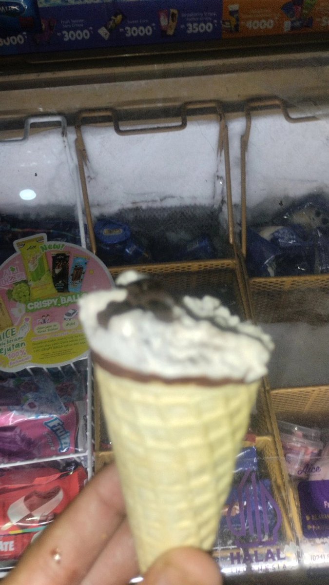 kanghideung's tweet photo. jajan dulu dikala macet melandaaa 😮‍💨😮‍💨 https://t.co/ZsmFX5jQWp
