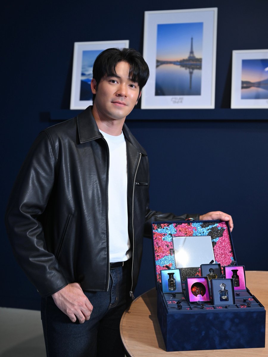 thatspppfc's tweet photo. [Update] IG Post : thatsppp 

🔗 https://t.co/T7pbHt5nHB

เมื่อความงามบรรจบกับศิลปะแห่งโอตกูตูร์ ✨ 
Guerlain ต้อนรับคริสต์มาส 2026 ผ่าน Advent Calender และคอลเล็กชั่นสุดพิเศษที่ร่วมสร้างสรรค์กับดีไซเนอร์ Kevin Germanier ถ่ายทอดความมหัศจรรย์ของกรุงปารีสยามค่ำคืน ผ่านสีสันอันโดดเด่น งานปักประดับระยิบระยับ และไอเท็มบิวตี้ชิ้นไอคอนิกที่ถูกเนรมิตให้เป็นดั่งผลงานศิลปะอันทรงคุณค่า ค้นพบคอลเล็กชั่นต้อนรับ Holiday 2026 รุ่นลิมิเต็ดเอดิชั่นได้พร้อมกันวันที่ 15 ตุลาคมนี้เป็นต้นไปที่เคาน์เตอร์ Guerlain

โดยเมื่อช้อปครบ 6,000 บาท ณ Guerlain ทุกสาขาจะได้รับ Guerlain XMAS Bag Charm และเอ็กซ์คลูซีฟเฉพาะป๊อปสโตร์ สาขาสยามพารากอน เมื่อช้อปครบ 30,000 บาท รับฟรีบริการห่อของขวัญด้วยกระดาษลวดลายพิเศษต้อนรับเทศกาลเฟสทีฟนี้

@Guerlain
#Guerlainmakeup
#GuerlainLover
#Guerlainholiday
#thatsppp #ป๊อบศิร์รัฐ