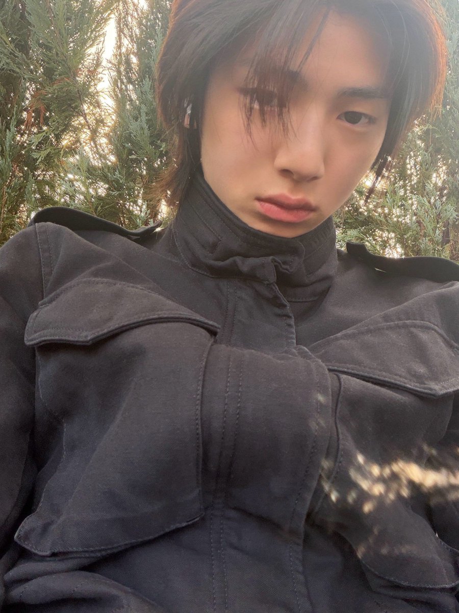 zhaoyufancokr's tweet photo. juhoon’s long hair must be protected at all costs https://t.co/JofwnaVyzN