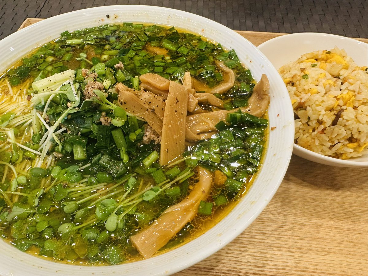 NARTIS_Design's tweet photo. 【ナルティス社員食堂 番外編】
数日前から韮そば欲が湧いておりました。
まさか目の前に登場するとは…🔥

金曜日の気まぐれboss飯でした。
ごちそうさまでした😋 https://t.co/i28VKJzojn