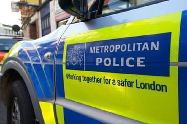 putneysw15's tweet photo. Suspected Gang of Car Thieves Nabbed on the High Street
Found with angle grinder, blank keys and balaclavas https://t.co/hkDYKqttKW https://t.co/hWSoKIkwC9