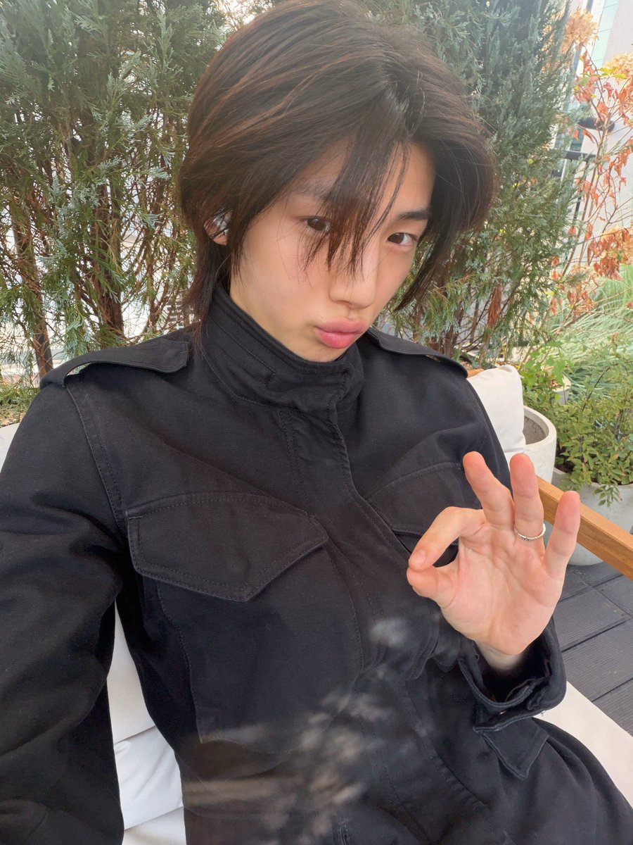 jjukeons's tweet photo. sometimes you just have to call a guy cute brah what the hell 😹😹😹😹 bro is adorable and endearing 😹😹😹😹 https://t.co/YeEXHGJeFQ