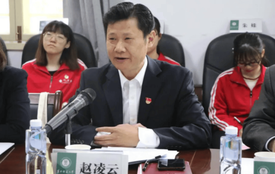 FollowCnRules's tweet photo. 【李鸿忠智囊赵凌云落马】2026年10月16日，华中师范大学党委书记赵凌云，接受审查调查。在李鸿忠担任湖北省委书记期间，赵凌云担任省委副秘书长兼政策研究室主任。今年7月，李鸿忠从深圳带到湖北的亲信“喉舌”，原湖北省委宣传部常务副部长、湖北电视台台长王茂亮被查。 https://t.co/H2WpzxXzyc