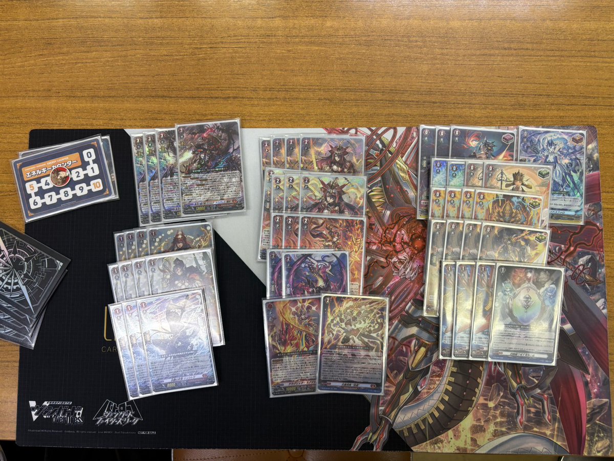 10/15　夜のヴァンガード公認大会

🏆優勝　ヴァルガ（なかむー）
　準優勝　アルティサリア（ユキニカ）
　３位　ミュン（ひろや）

🍀なかむー君🍀の優勝デッキです（画像1/1）