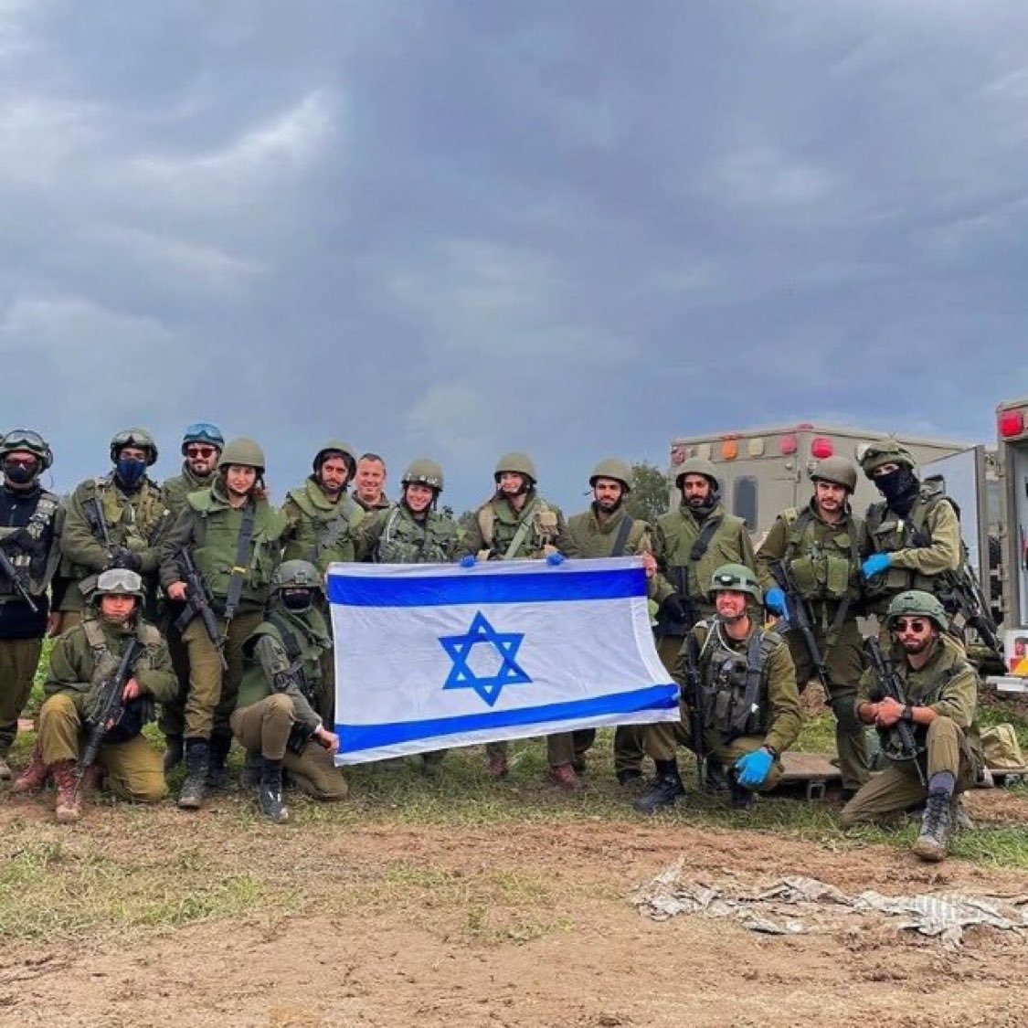 Lior00_'s tweet photo. Do you stand with Israel 🇮🇱 and the IDF soldiers ✌️? https://t.co/PJYHkdPrWa