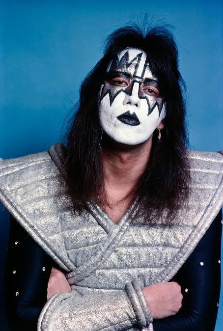 adalive2's tweet photo. A year already…
And We realize just how unique he was in many respects, and he is and always will be our one and only one Spaceman 🚀.
We love you, Ace, and we are still there to remember and celebrate 👊🏼♠️⚡️
And it’s Frehley Friday…
#AceCult 🙏 #KISSARMY🔥 https://t.co/w5gyPrXEu1