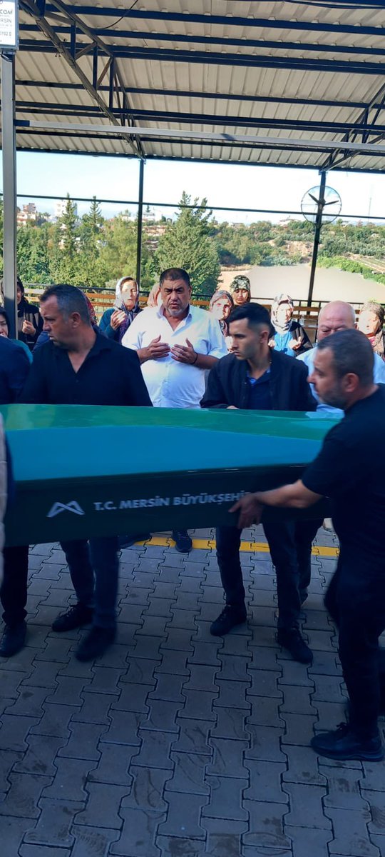 AliDoaner3's tweet photo. Mezitli Fındıkpınarı mahallesi sakinlerinden şoför esnafımımız durmaz ailesinin Mersin işkur müdür yardımcımız Orhan Durmaz’ın ve ailesinin acısını paylaştık babaları Nuri Durmaz’a Allah’tan rahmet ailesine ve sevenlerine sabırlar dileriz https://t.co/rhPtFo6Vdm