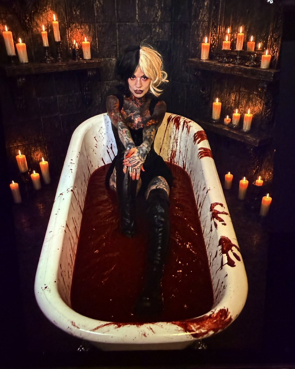 larrisbarris's tweet photo. Great halloween shoot today https://t.co/tM0EkDUxnh