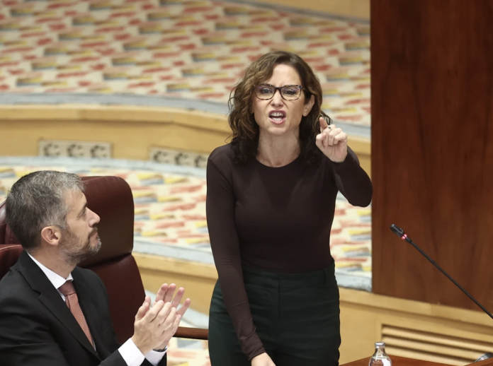 sempresaludava's tweet photo. Isabel Díaz Ayuso. Si fos la candidata, el PP tindria 300 diputats. És malvada i té pinta d'estar boja com un llamàntol. Em fa més por que Abascal. https://t.co/GyiiZZ2pqa