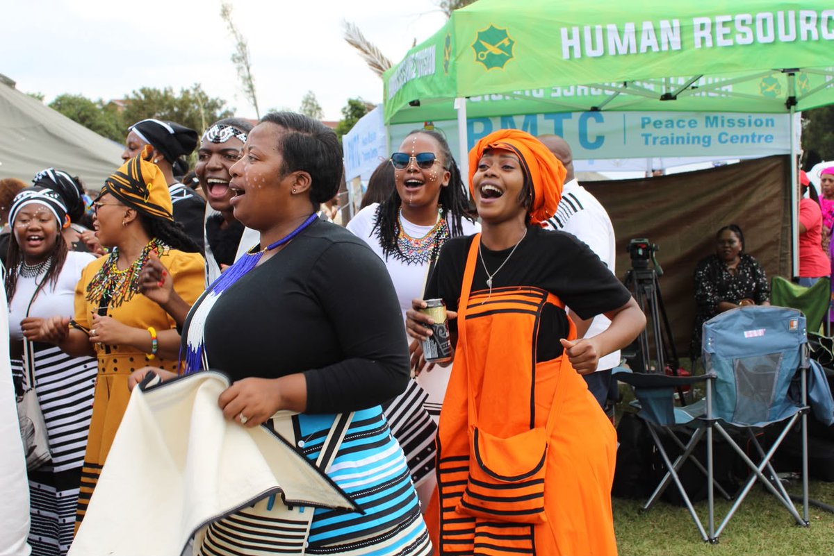 SANDF_ZA's tweet photo. A Celebration of Culture and Heritage || HR Division Showcases Xhosa Traditions at SANDF Prestige Week.
https://t.co/OiBAWyBXKU
#SANDF
#CSANDFPrestigeWeek2026
#CulturalDay
#SAHeritageCulture
#ThabaTshwane
#MilitarySports https://t.co/Sl4RmTHbGL