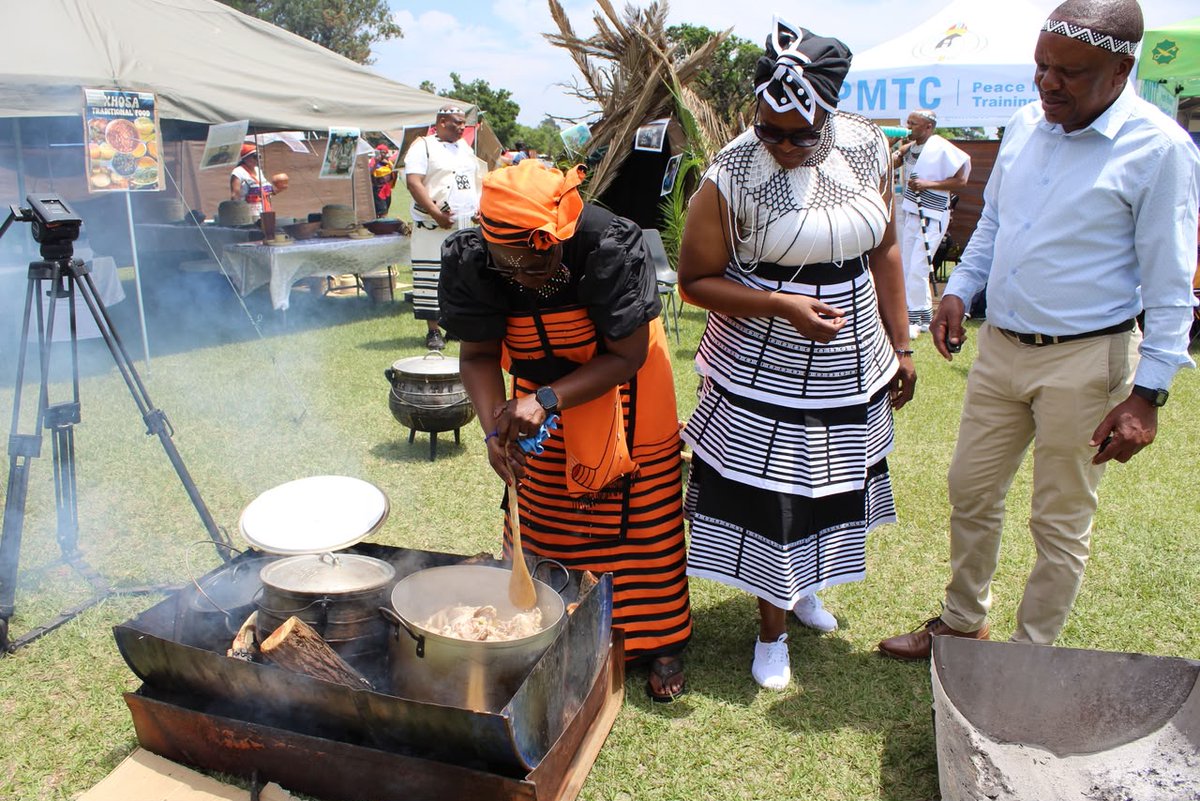 SANDF_ZA's tweet photo. A Celebration of Culture and Heritage || HR Division Showcases Xhosa Traditions at SANDF Prestige Week.
https://t.co/OiBAWyBXKU
#SANDF
#CSANDFPrestigeWeek2026
#CulturalDay
#SAHeritageCulture
#ThabaTshwane
#MilitarySports https://t.co/Sl4RmTHbGL