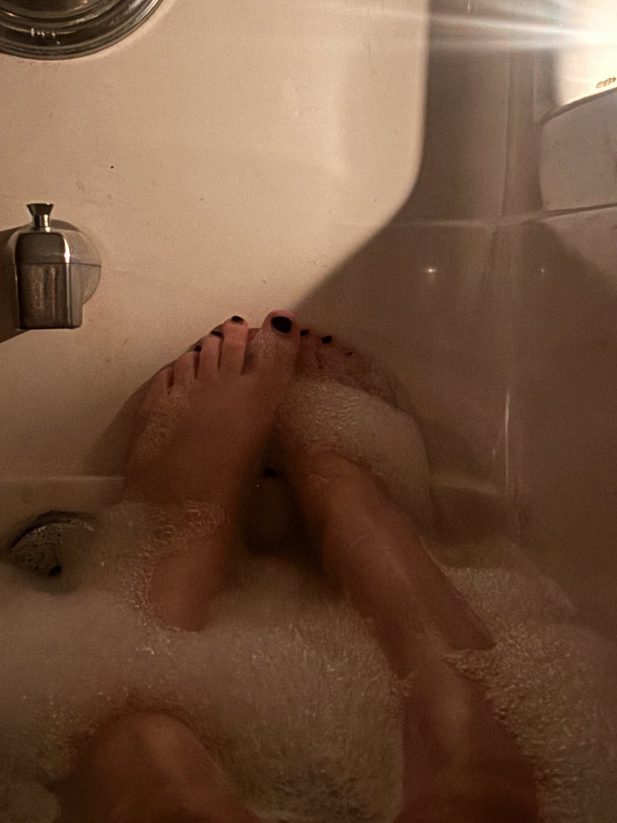 prettyyy_willow's tweet photo. who likes bubbles??? (reminder, i only use cashapp sorry for any inconvenience!!) https://t.co/r8YAaFliiA