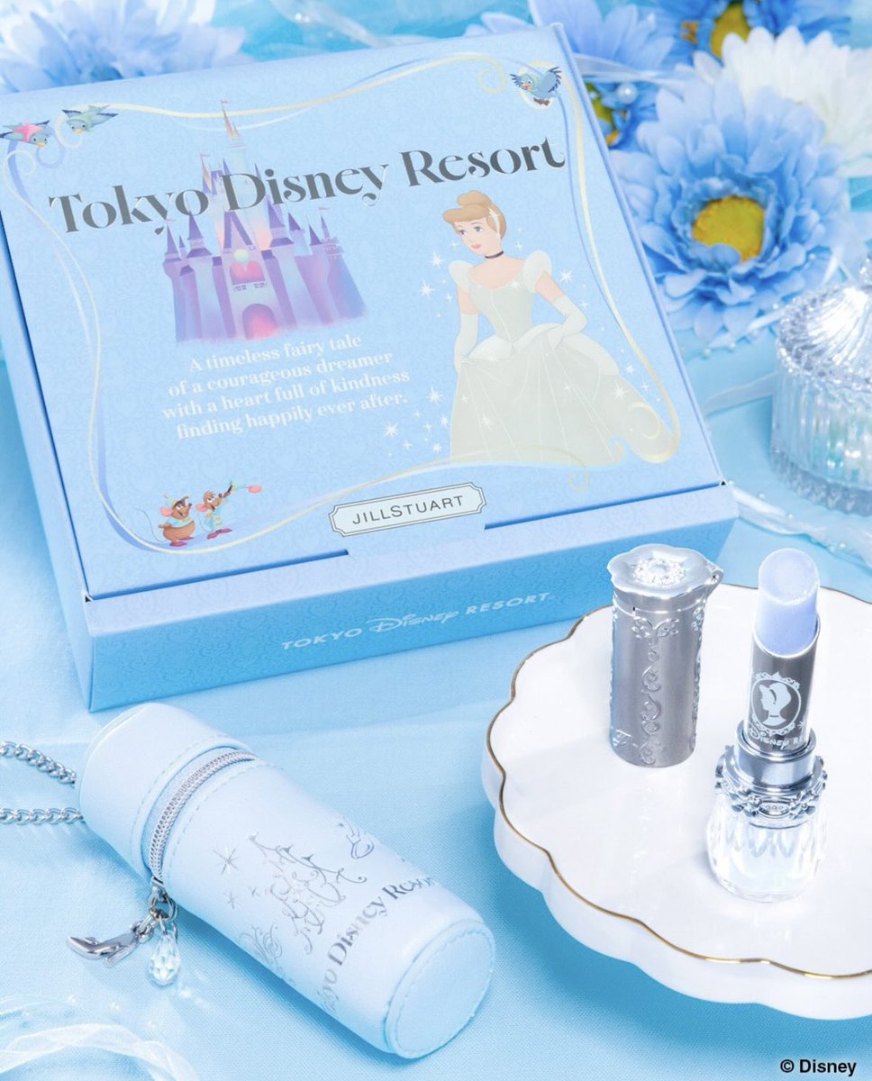 tdr_doria's tweet photo. 11月19日より、「JILL STUART Beauty」とのコラボレーションした、シンデレラがデザインされた美しい限定パッケージのギフトセットが3種類販売されます。

シンデレラの横顔シルエットのリップティントやかぼちゃの馬車モチーフのミラー、シンデレラ城デザインのポーチも☆
https://t.co/YgKyZOzTUJ
#TDR_now #TDR__now #TDR_MD