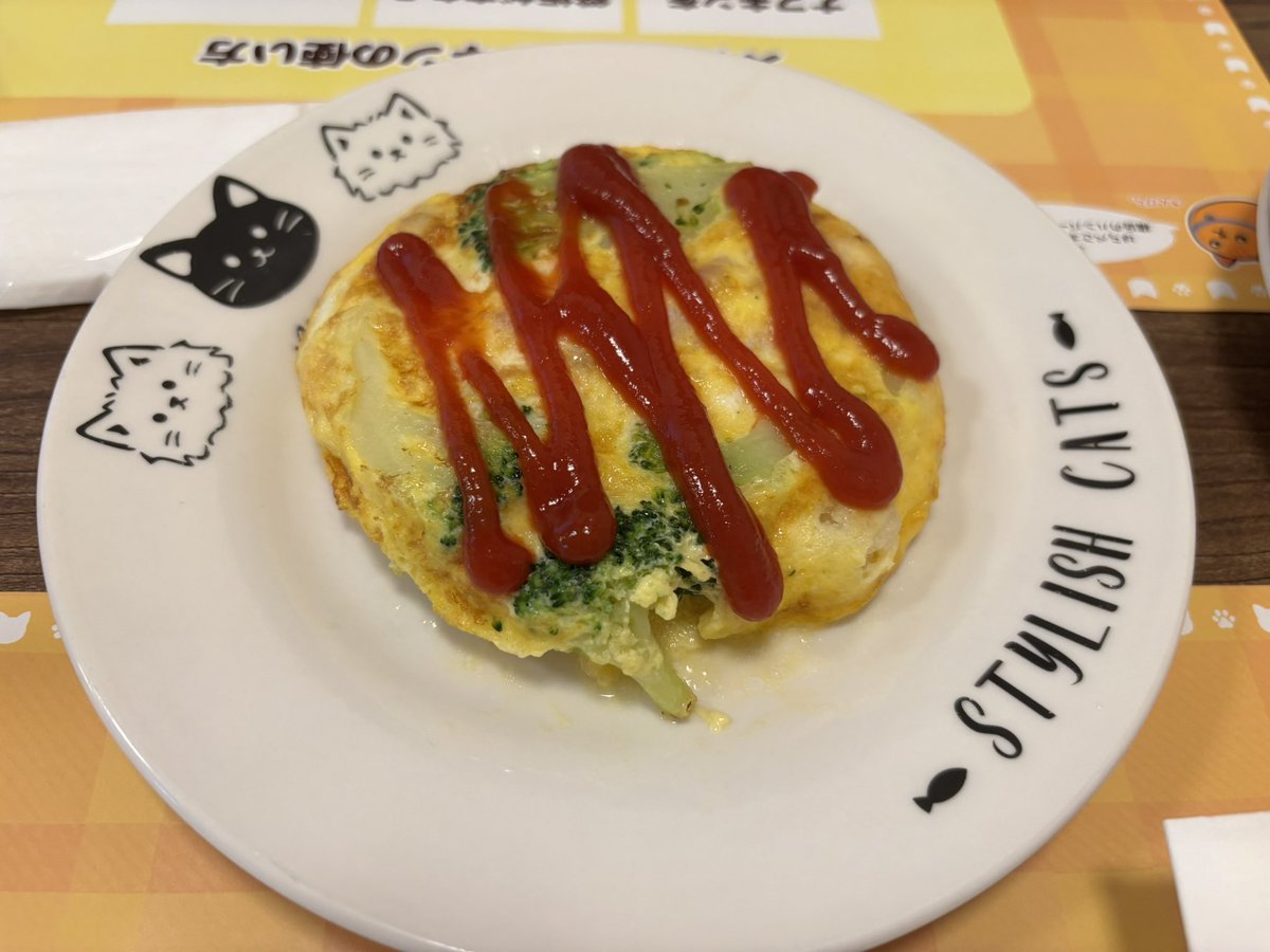 menchikan24's tweet photo. 先々日のお休み
晩ご飯ははらぺこキャットさん
きのこソースのハンバーグ
デザートはチョコブラウニー
めちゃくちゃ美味しい😋
大満足　スペインオムレツも美味しかったです♪ https://t.co/ONbnCo8y2H