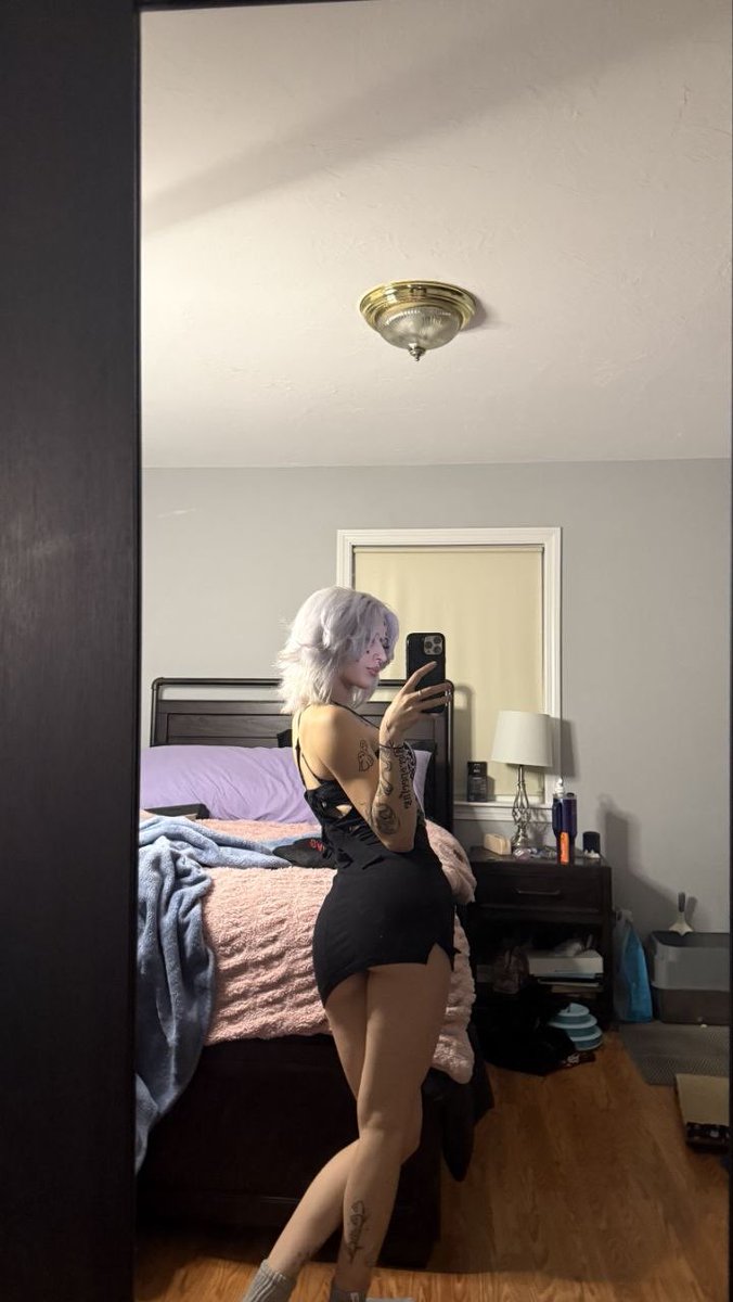 chloereesexo8's tweet photo. just me, my mirror, and a slightly unreasonable amountof confidence🤭 https://t.co/4twjzeg6ha