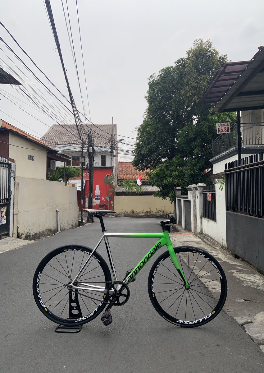 WCHbike's tweet photo. #fnfjb Cannondale Caad 10 Track boleh mutil boleh fullbike https://t.co/19zhHpbN3b