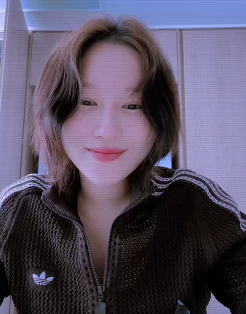 insomnicsy's tweet photo. 🐺: I turned on this live so you can see my face. So you remember what I look like. Don't forget me~ 🥰 https://t.co/9pDFex91EG