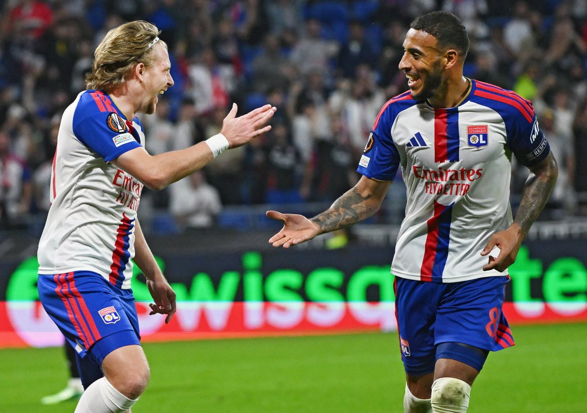OL__Plus's tweet photo. En images. #OL - Crystal #Palace : des buts, des frayeurs... et la victoire !
#OLCPFC #Photos
(Le Progrès : https://t.co/LZRX1d801F) https://t.co/YQBEyi3NyY