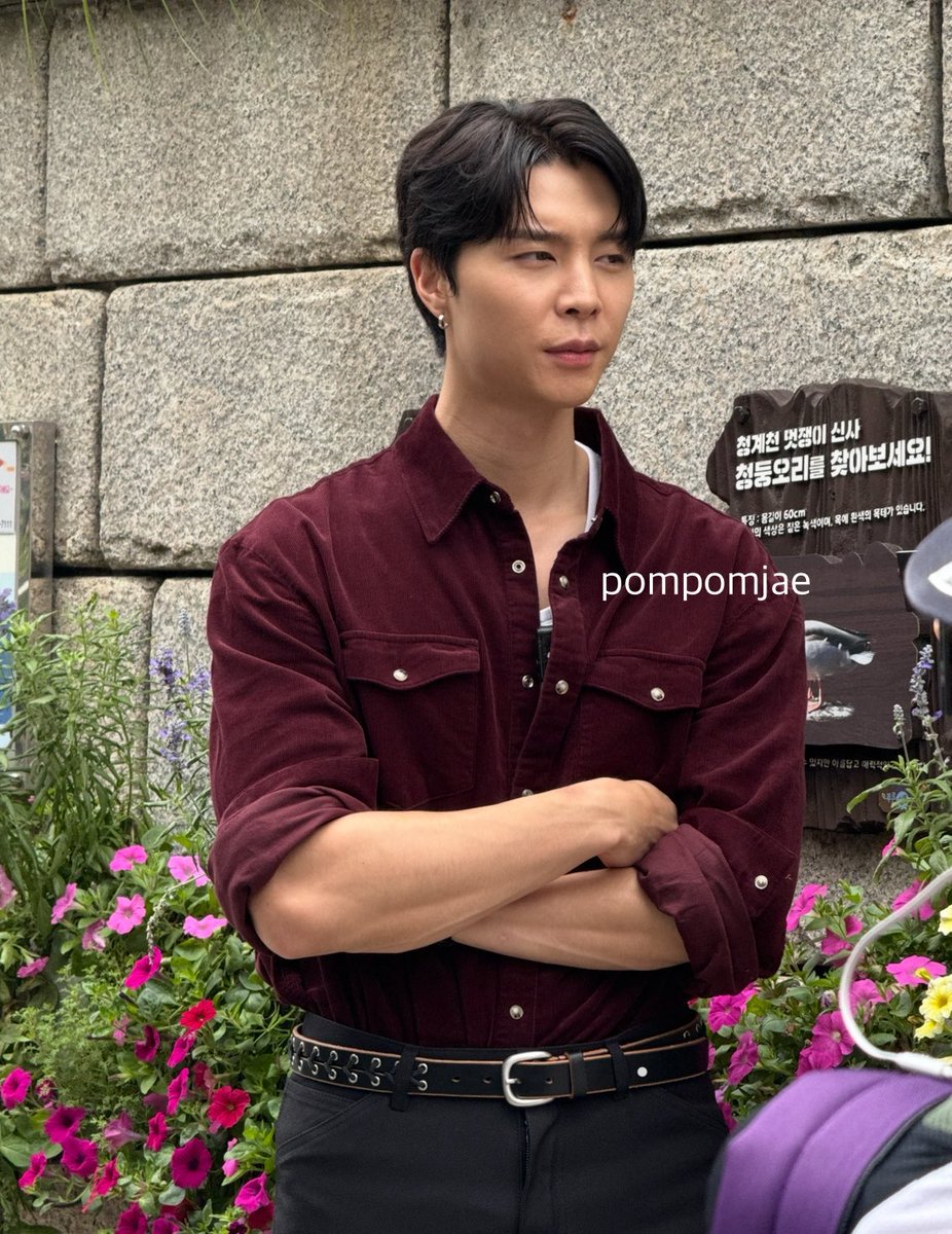 dearteaj's tweet photo. ini era johnny yg ga akan bisa gue lupain sampe kapan pun, bener" satu tl, satu tiktok, ter joroon joroon (johnny maroon🤤) gagah, gedhe, ganteng, sugih, dhuwur, mangtaf bgt pokoknya, PAPAHHH😍🥵 https://t.co/oXMmy4UHbH