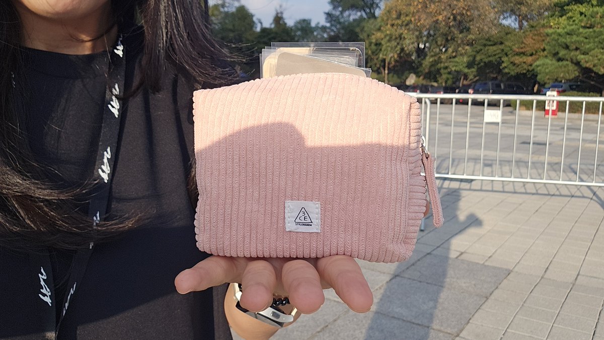 DIOH_U's tweet photo. 분홍파우치💕 https://t.co/yYzcA3LlU6