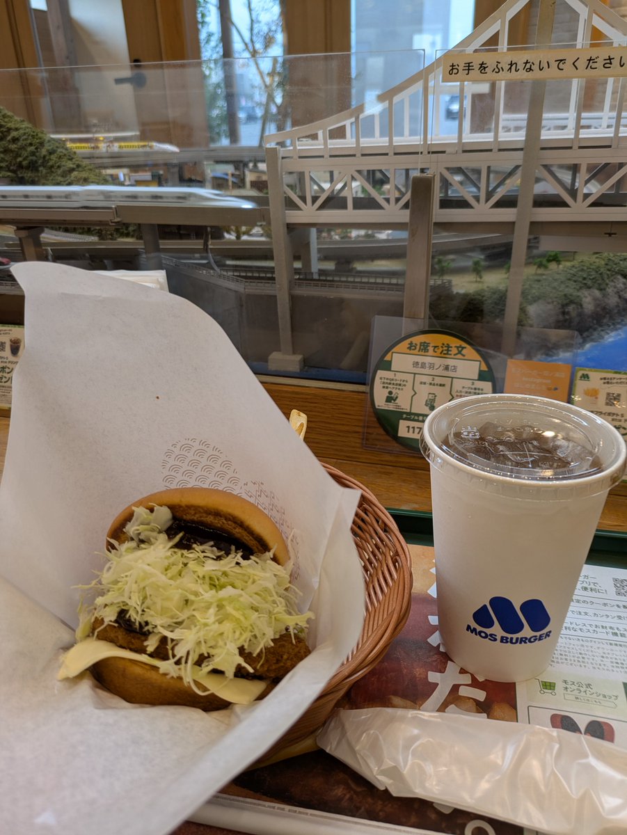A9yuQQDAPQKHwWd's tweet photo. #MOSBURGER
#羽ノ浦店
#期間限定
#メンチカツチーズバーガー🍔
〜デミグラスソース〜 https://t.co/T2GysNS66i