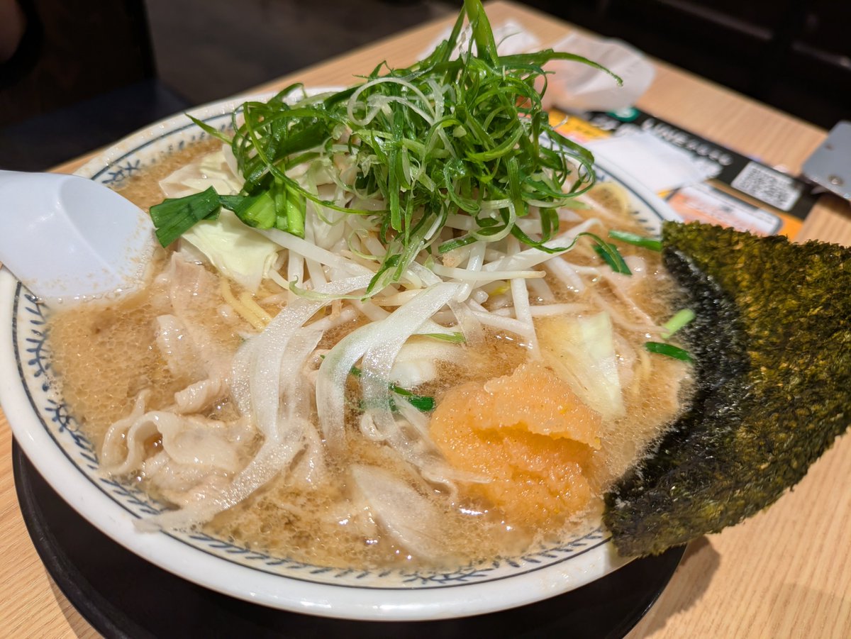 mememorikawa's tweet photo. メンタルは多少復活しましたが連勤やミスがあり休日も職場へ。

でぶやぽっちゃりが無理な方へ。
顔見せてより手を見せてもらうといいですよ！でぶは手でわかる！多分。
赤ちゃんみたいな手や時計が肉に埋まってたりするので注目してください👀
手すら見せたがらないのはまじ注意⚠️
ネイルで身バレ怖い https://t.co/QOGKGnoz4e