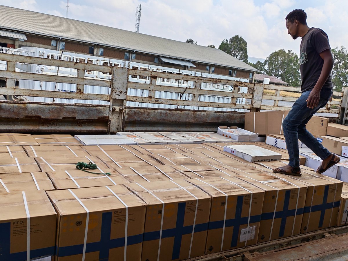 UNFPAEthiopia's tweet photo. 📦 4.3 metric tons of life-saving supplies just arrived in #Mekelle, #Tigray.
Emergency reproductive health kits, dignity kits, portable ultrasounds, resuscitators &amp; more, heading to frontline facilities within days.

Millions of people are in need. This is only a start. https://t.co/m4Sx6QuRBA