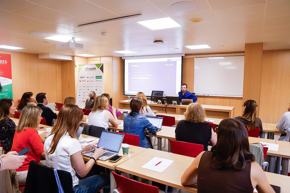 Dircomcat's tweet photo. 🎯 La clau del curs: coherència. 

Visibilitat, reputació i petjada de marca sostenen un discurs coherent any rere any. Seguim les dades durant tot el curs, no només a final d’any, i ens quedem amb les xifres que importen.  

🗣️: Jesús Bélmez, Intelligence Director d’@acceso a la formació "De les dades a la decisió". 

#DircomCat