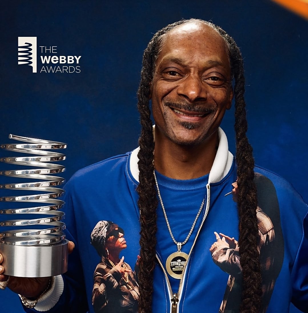 TheTrueRory's tweet photo. Snoop Dog looking like one of those vulture things from The Dark Crystal https://t.co/mke2ZnFOes