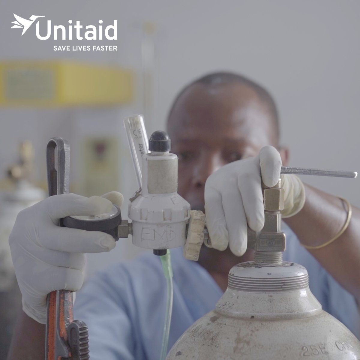 UNITAID's tweet photo. “We survived for different reasons. One of us because oxygen was guaranteed, the other because crowdfunding intervened.”

Louis and Maurine’s stories expose inequalities in access to life-saving oxygen.

Read more: https://t.co/ja4GOoKRKT https://t.co/IVE6D9hhlG